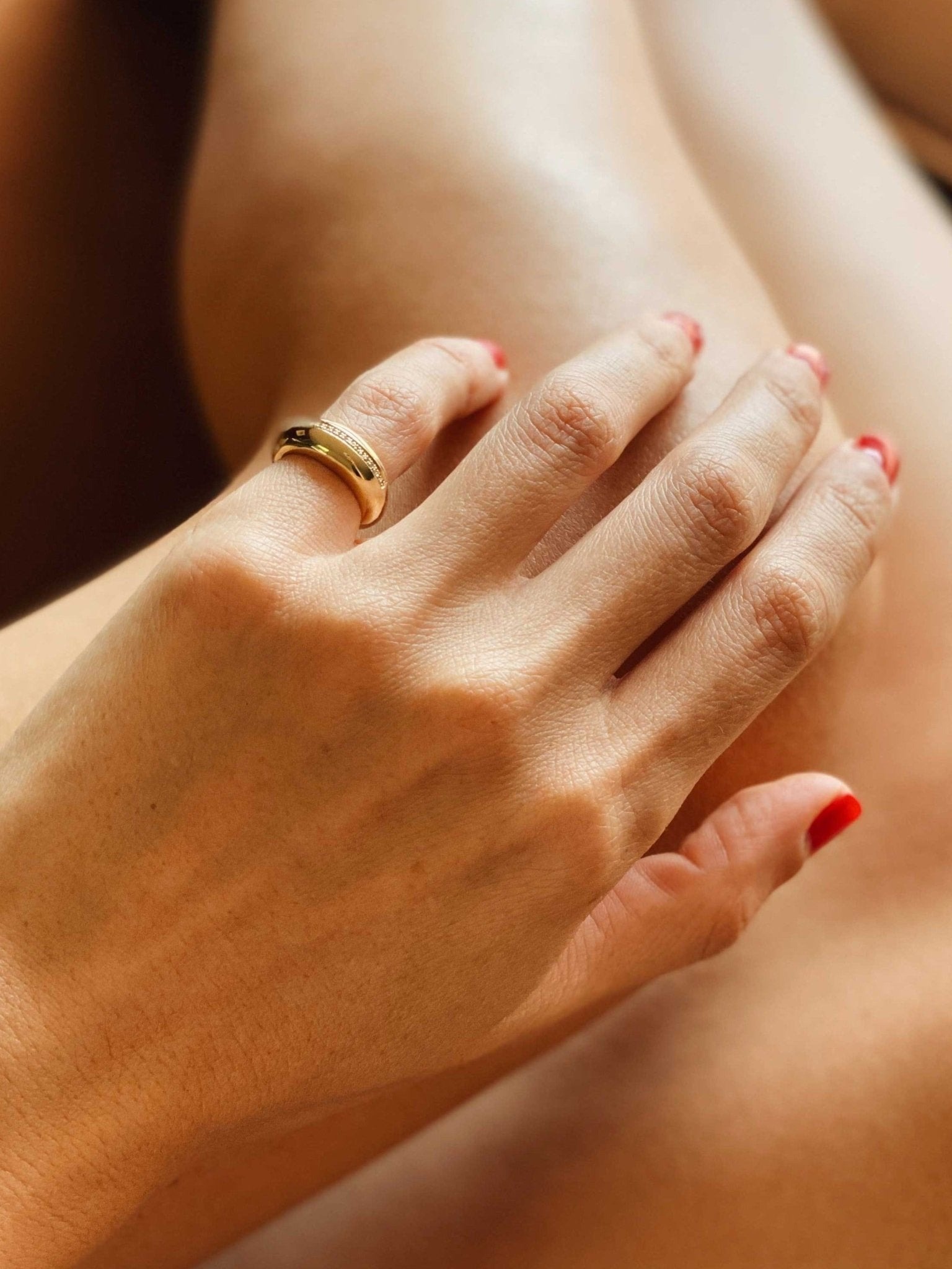 Small Balloon Ring with Row of Pavé White Diamonds